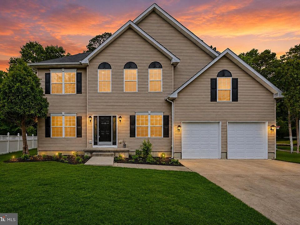 1st image of 48 Chancellor Park Dr