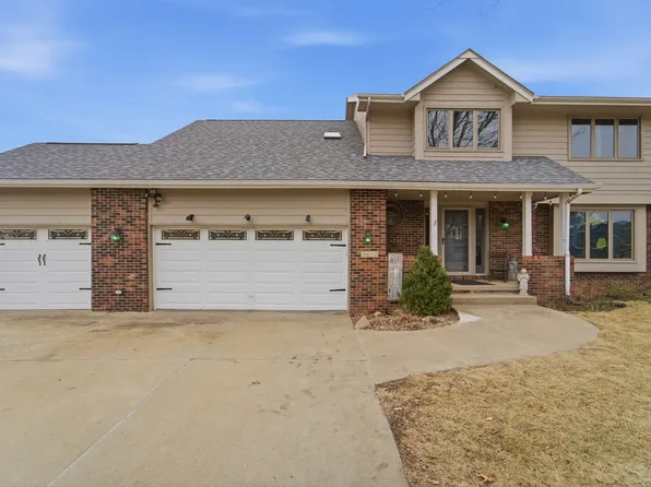 5612 Cody Dr, West Des Moines, IA 50266