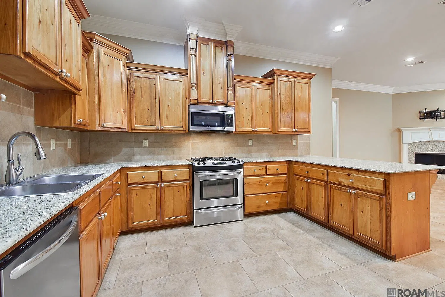 3 bed, 1770 sqft, $2,400 — Photo 3