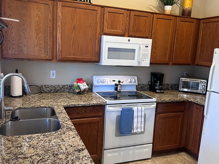 14909 W Caribbean Ln — Photo 5