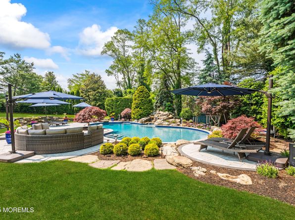 25 Muncy Dr, West Long Branch, NJ
