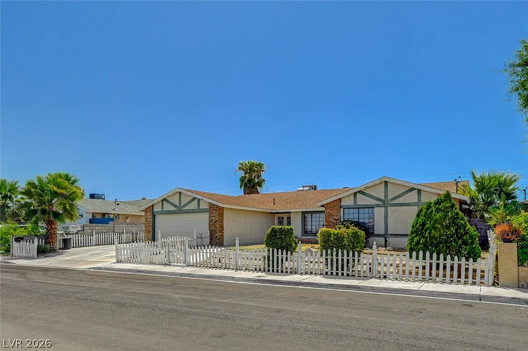 4 bed, 2.5 bath, 2652 sqft, $1,895 — Photo 3