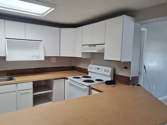 5th image of 13028 Dania St