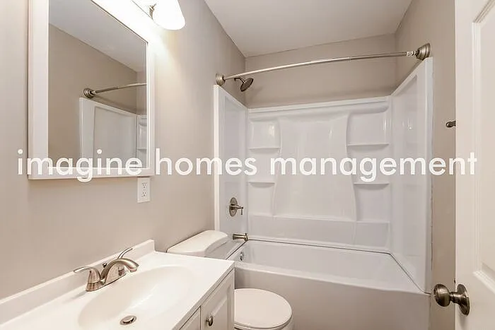 915 N Gray St — Photo 11