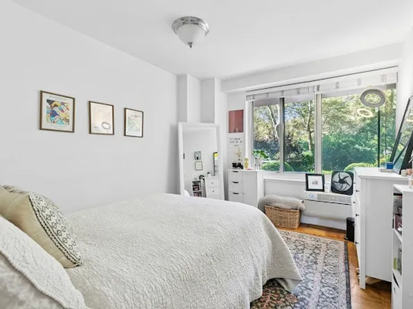 400 Central Park West image 5 of 11