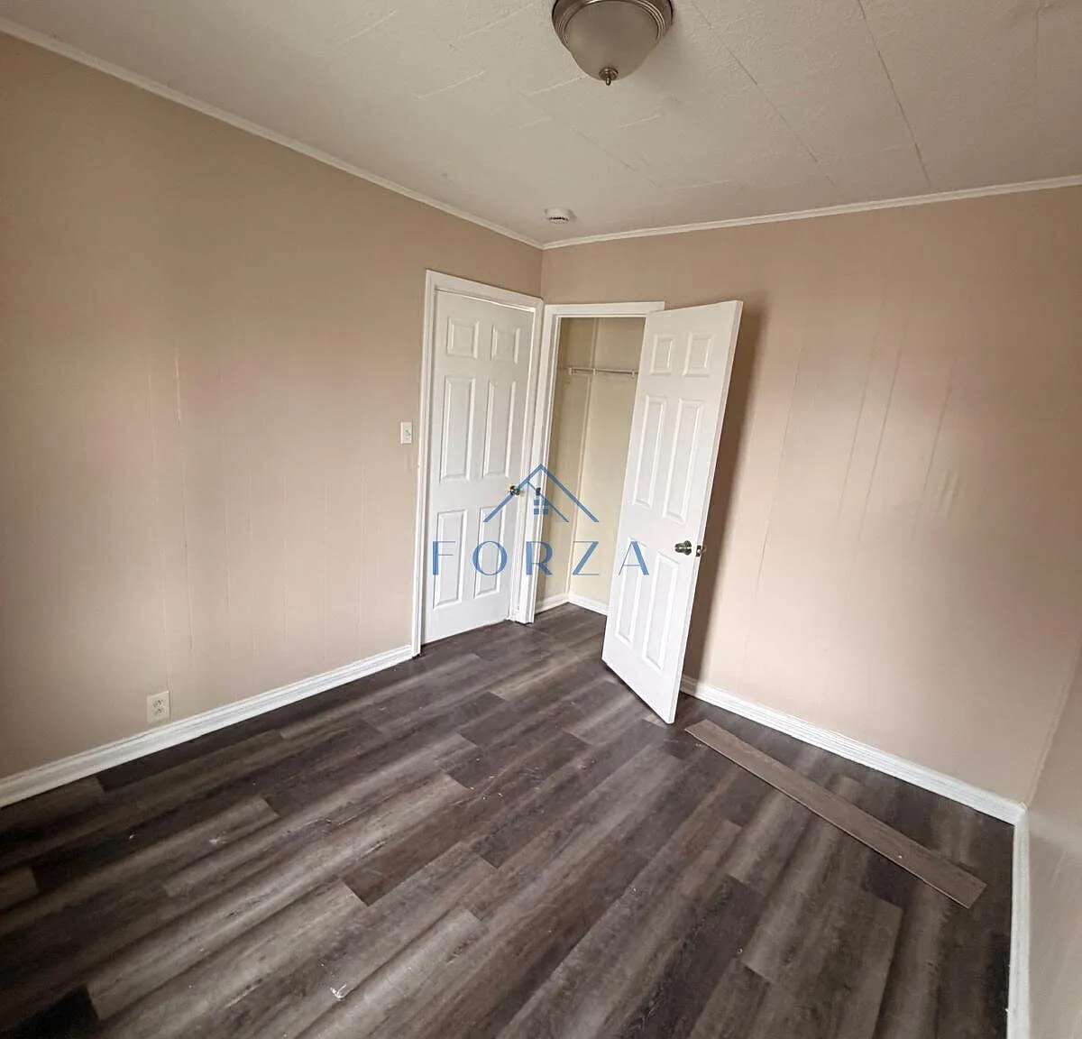 4 bed, 1350 sqft, $2,500 — Photo 2