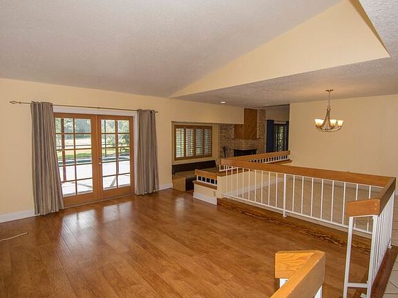 3rd image of 1539 Golfside Dr