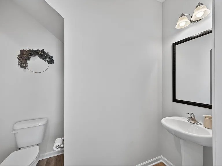 255 Mansell — Photo 5