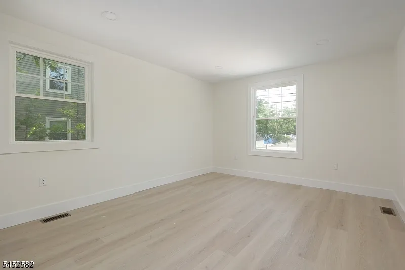 4 bed, 2.0 bath, $4,650 — Photo 4