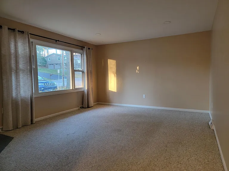 40 Pine Crest Dr — Photo 3