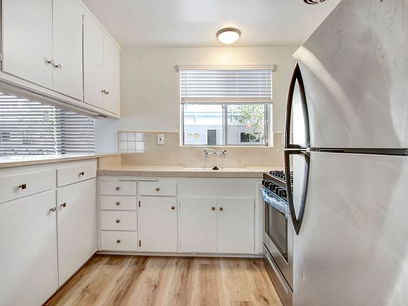 5th image of 303 California Ave APT 4