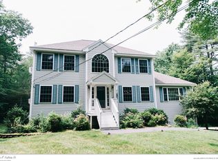 17 Presidential Dr, Naples, ME 04055