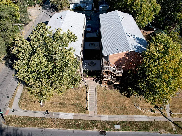 Front drone of Cuming St. Apartments.