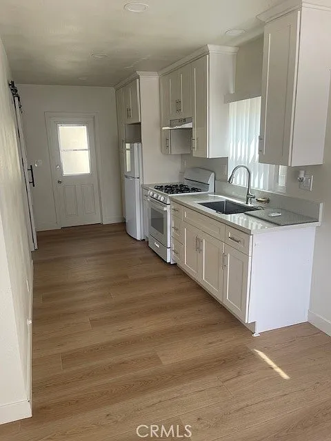1 bed, 400 sqft, $2,500 — Photo 4