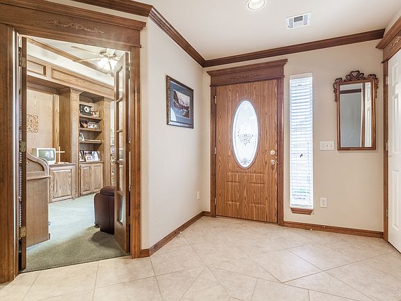 Large, tiled front entry