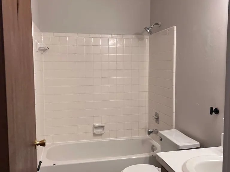 653 Holyoke Court — Photo 15