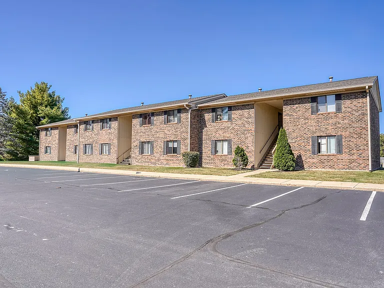 Waterford Apartments — Photo 1