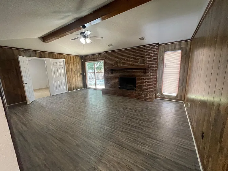 817 Robin Hood Trl — Photo 12