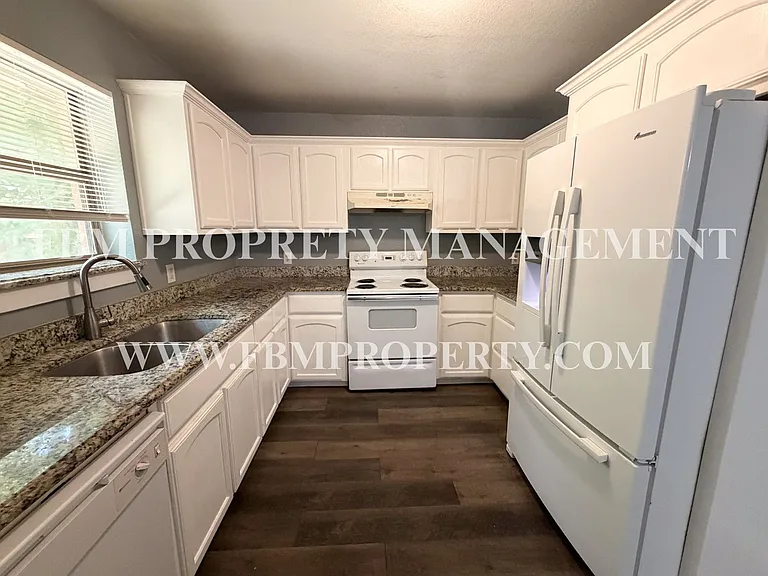 808 Metropolitan Ave — Photo 7