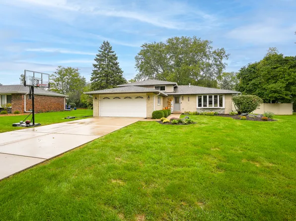 9S125 Florence Ave, Downers Grove, IL 60516