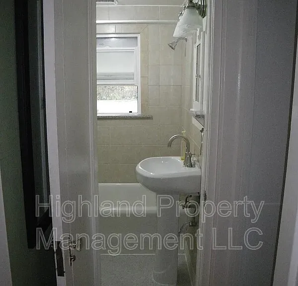 340 S Grand Ave #4 — Photo 12