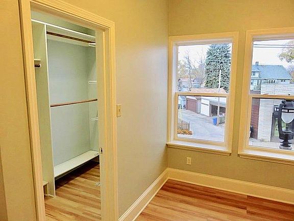 3rd image of 2671 S Kinnickinnic Ave