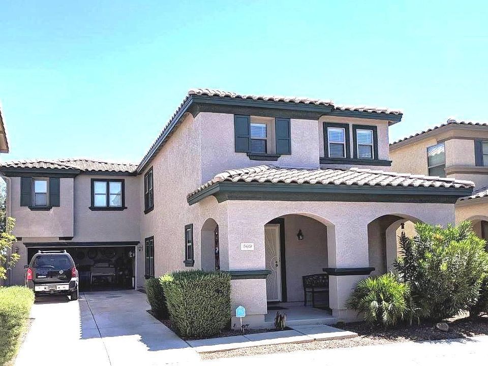 Large 3 bedroom 2..5 baths with office, loft and plenty of storage