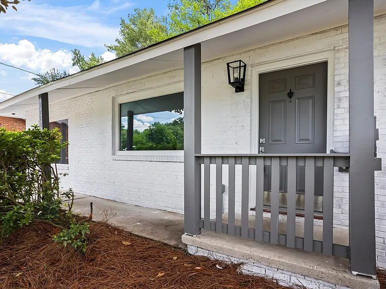 1728 Sandalwood Dr — Photo 5