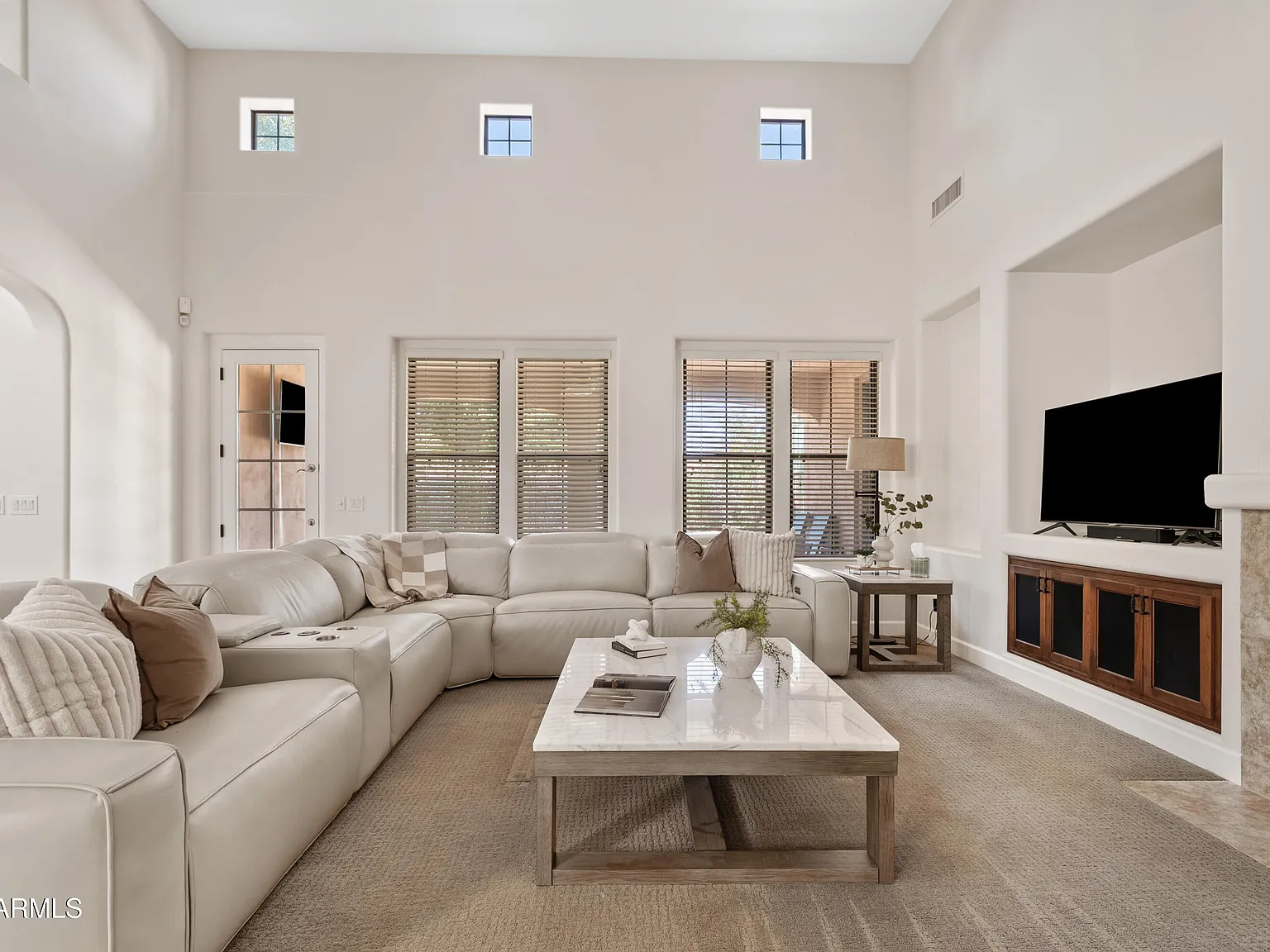 5 bed, 4.5 bath, 4678 sqft, $7,000 — Photo 3