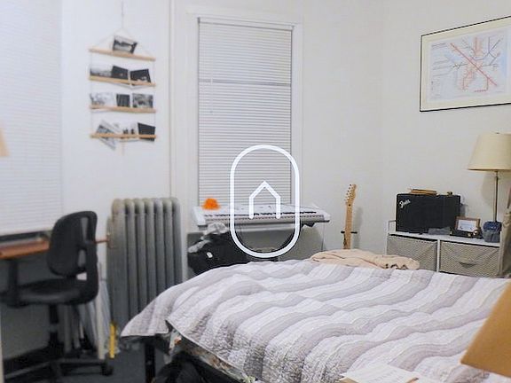 4th image of 826 Huntington Ave