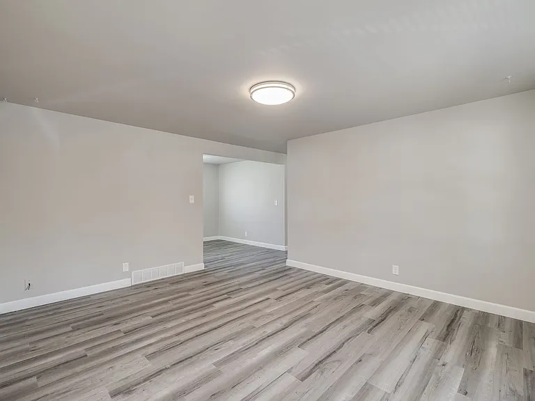 471 Farwell Ave — Photo 8