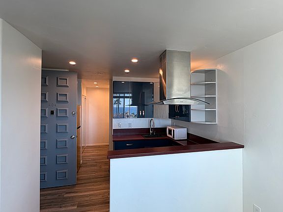 3rd image of 727 Sapphire St Unit 404