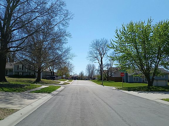 5th image of 924 NE Carousel Ln