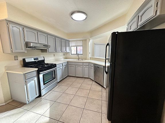 4th image of 11509 Town Lake Ln