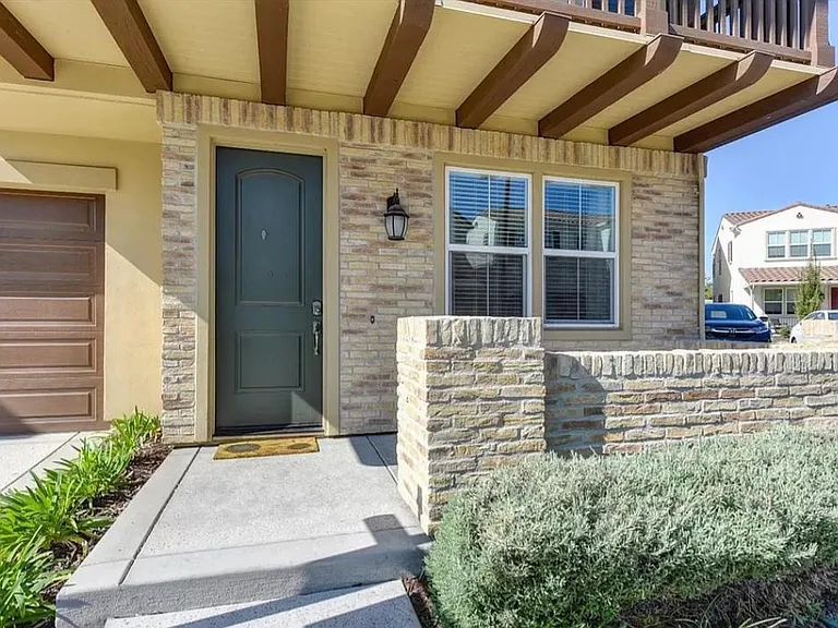 1393 Folsom Meadows Cir — Photo 2
