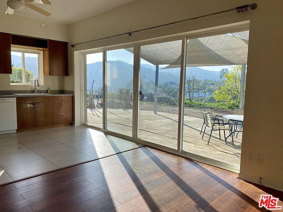 1 bed, 1.0 bath, 700 sqft, $2,800 — Photo 2