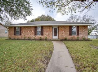411 Brookview Dr, Desoto, TX 75115