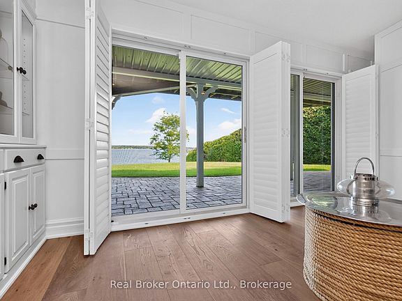 3rd image of 192 Gilwood Park Dr