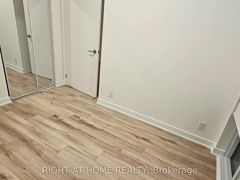 1660 Bloor St W #418 — Photo 25