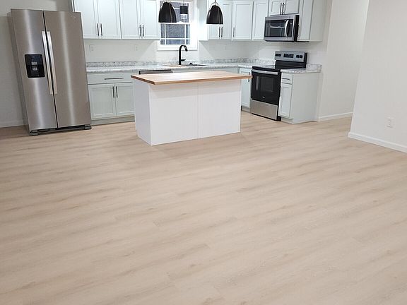 5th image of 302 W Walnut St