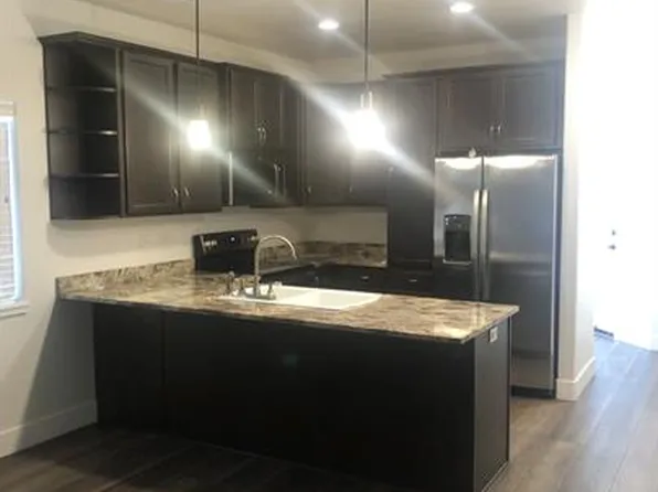 1237- 1825-31 Peter James Lane - 1829, 1825-31 SE Peter James Ln, Grants Pass, OR 97526