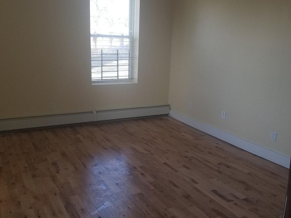 2nd image of 162 W Sandford Blvd #2