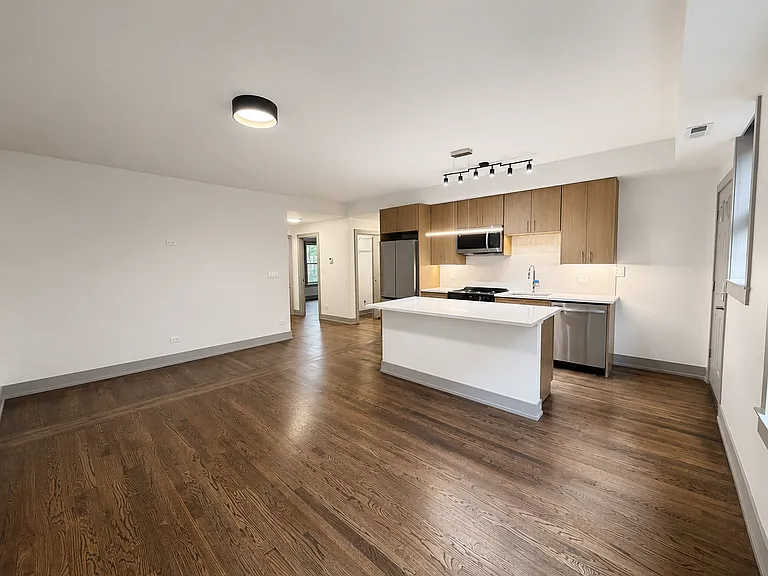 1902 W Pratt Blvd #B-1 — Photo 2