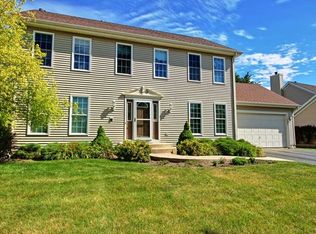 1940 White Oak Ln, Algonquin, IL