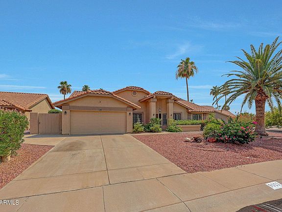 3rd image of 9511 W MENADOTA Drive