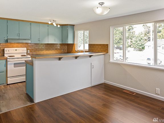 5th image of 12116 209th Avenue Ct E