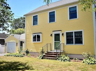 25 Wolcott Ave, Middletown, RI 02842