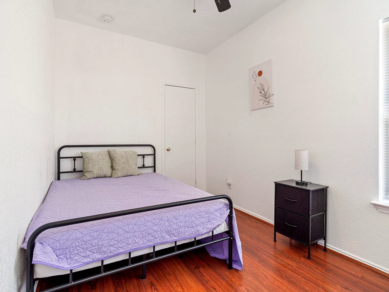 4 bed, 2.5 bath, 2002 sqft, $754 — Photo 1