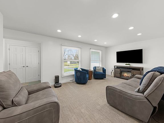 4th image of 0S145 Surrey Dr
