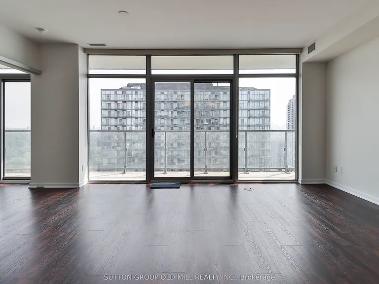 105 The Queensway #2516 — Photo 6